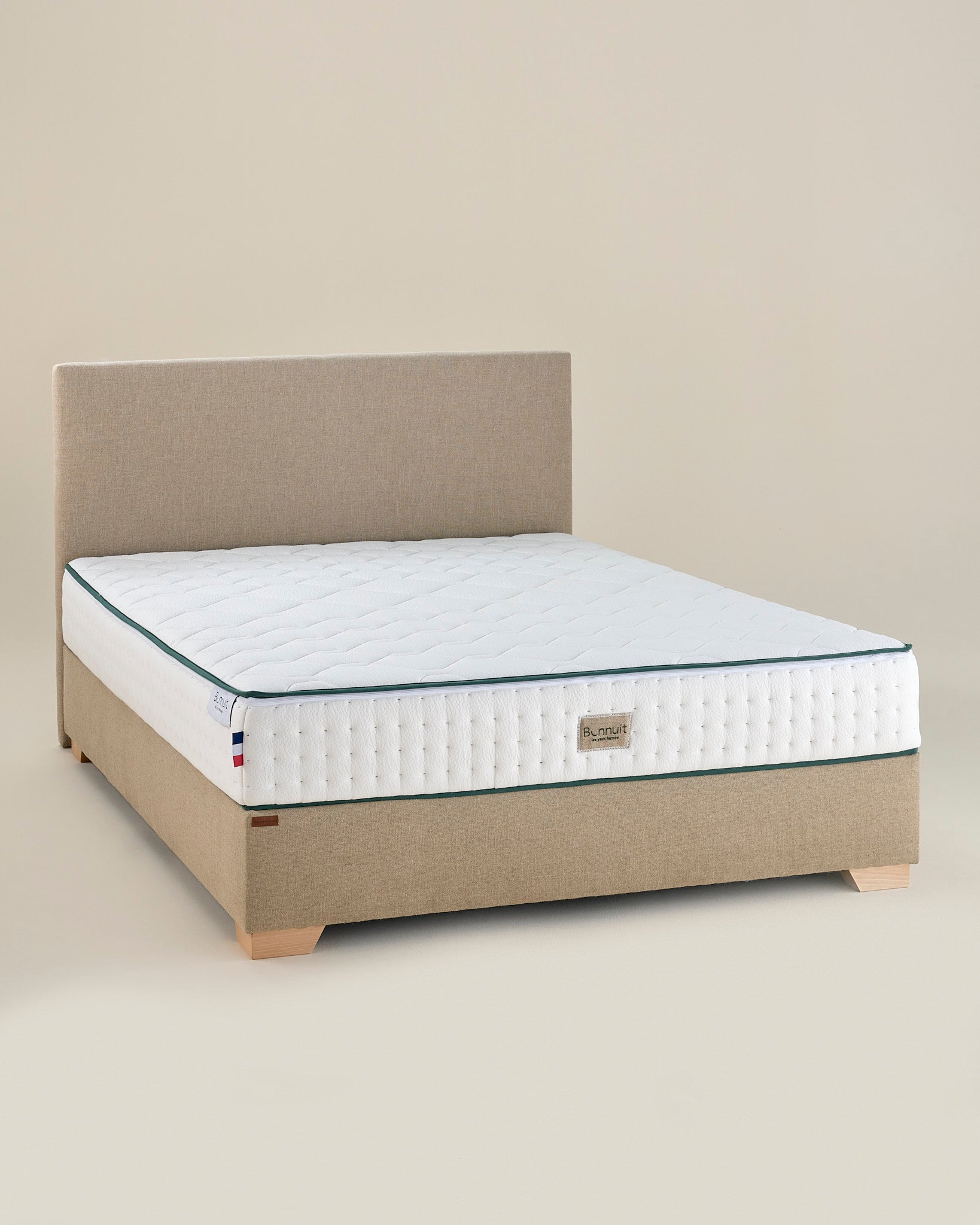 Sommier Royal Bonnuit de 24 cm avec le matelas Original et la tête de lit Élégante, présenté sur fond neutre