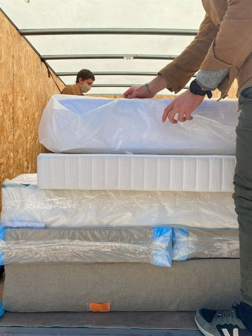 Nos conseils pour transporter un matelas et un sommier en toute sécurité