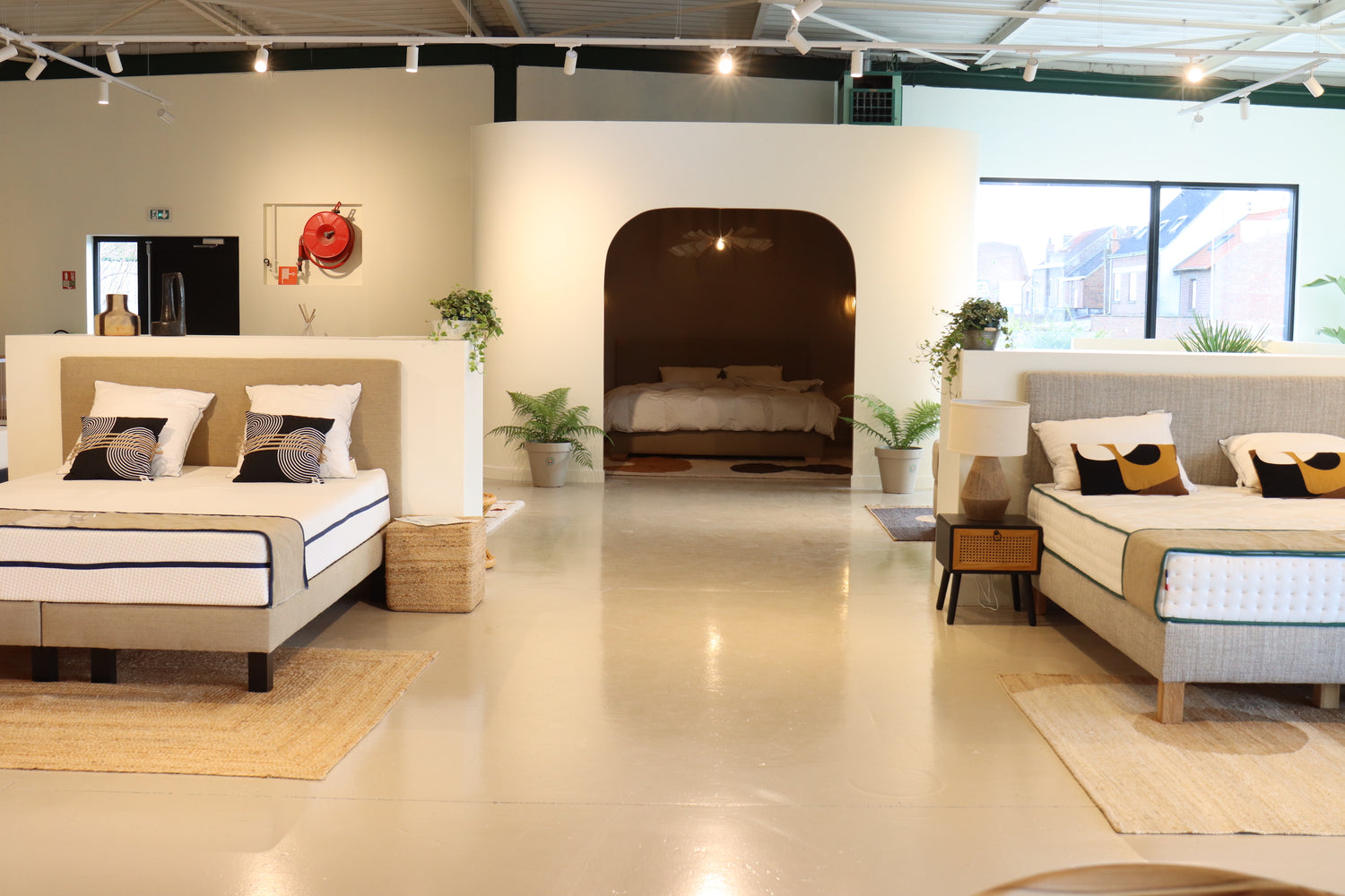 Intérieur du magasin Bonnuit à Bailleul avec exposition de literie fabriquée en France