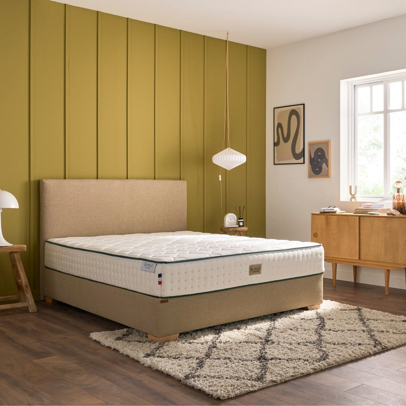 Matelas Bonnuit dans une chambre — lien vers la page Nos matelas
