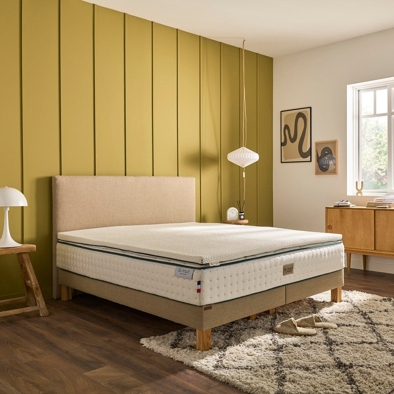 Chambre d’adultes avec literie Bonnuit et surmatelas Aérien en latex naturel, ambiance cosy et chaleureuse
